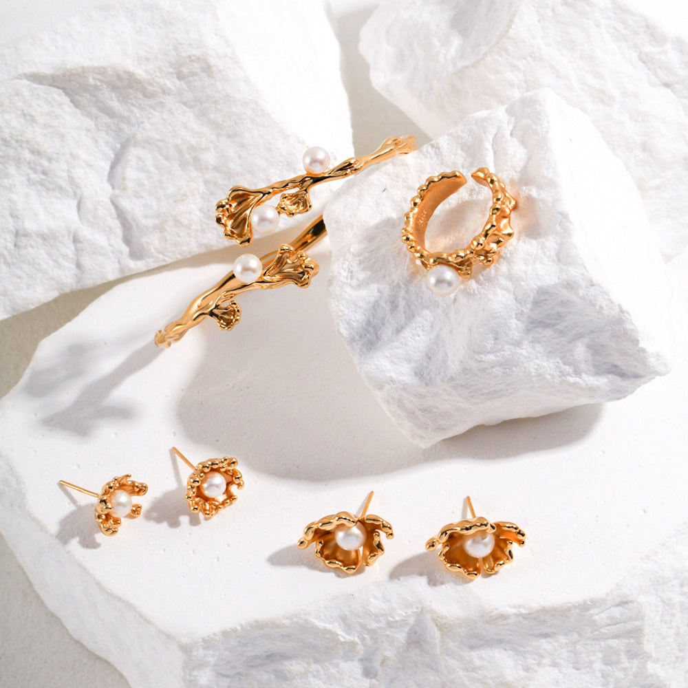 Vintage Gold Wave Pearl Ring