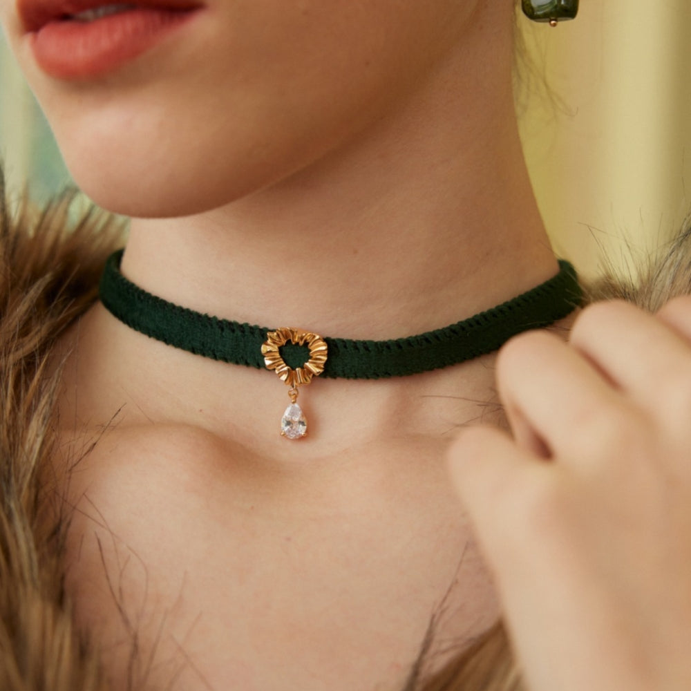 Velvette Heart Choker