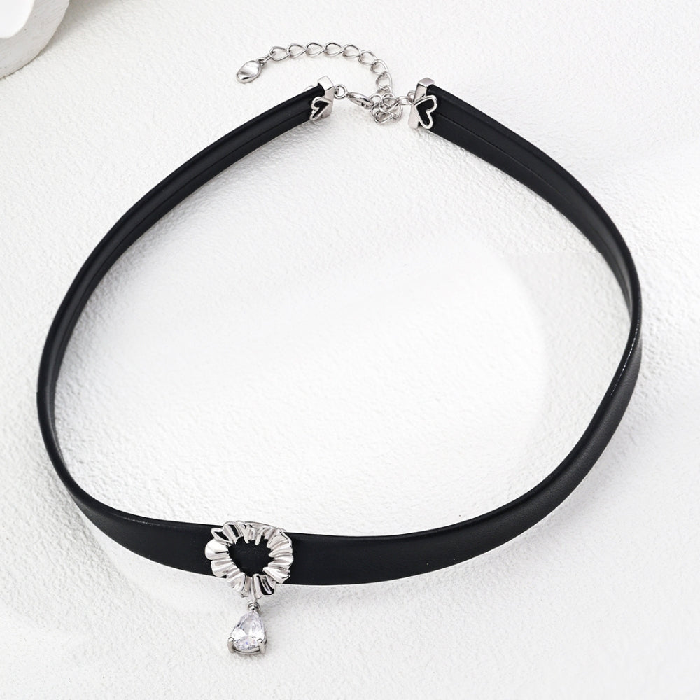 Noire Heart Choker