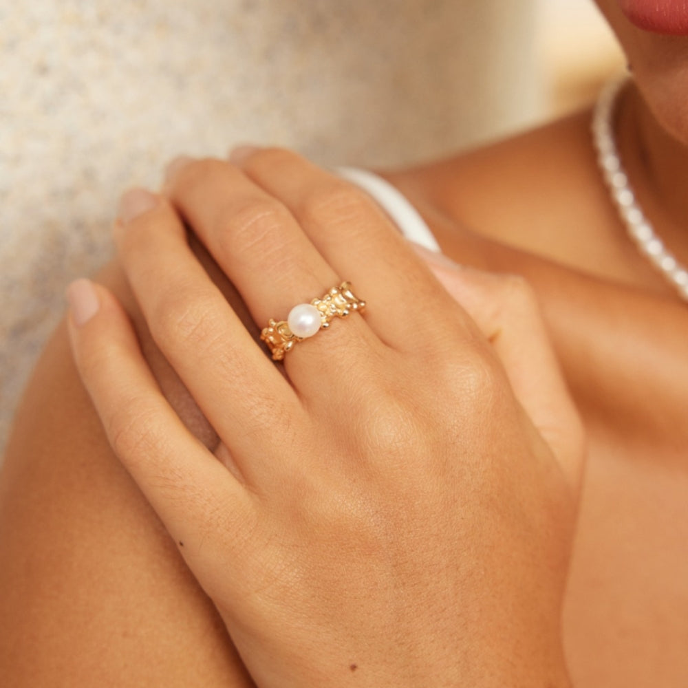 Vintage Gold Wave Pearl Ring